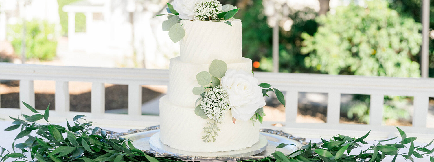 facet wedding cake bakery in Phoenix.