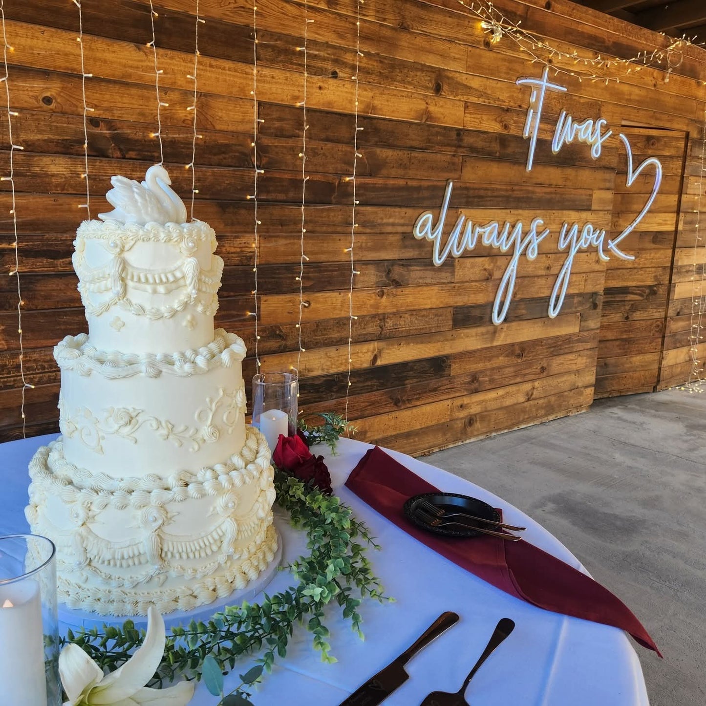 vintage style wedding cake three tiers in Phoenix.